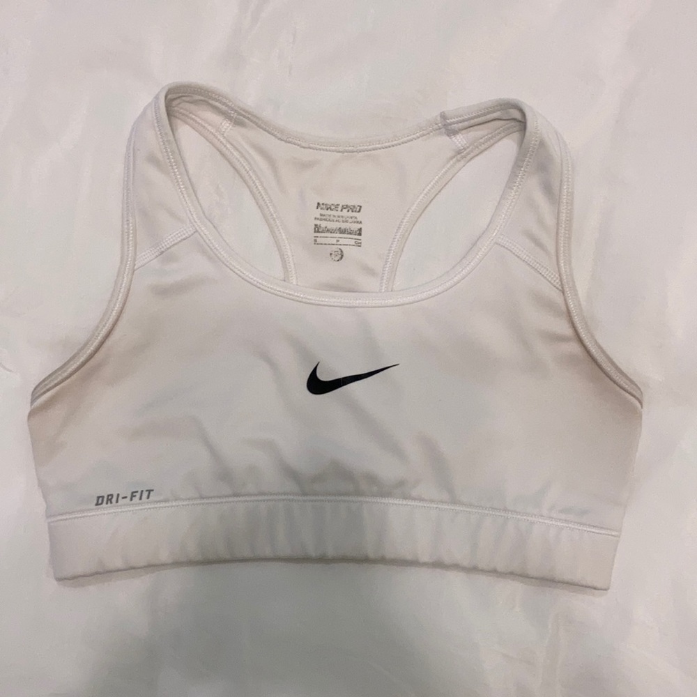 Nike Dri-Fit Swoosh Sports Bra